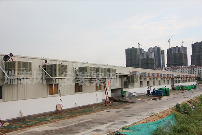 菜市場該如何通風(fēng)降溫呢？瑞泰風(fēng)環(huán)保空調(diào)為居民買菜送清涼